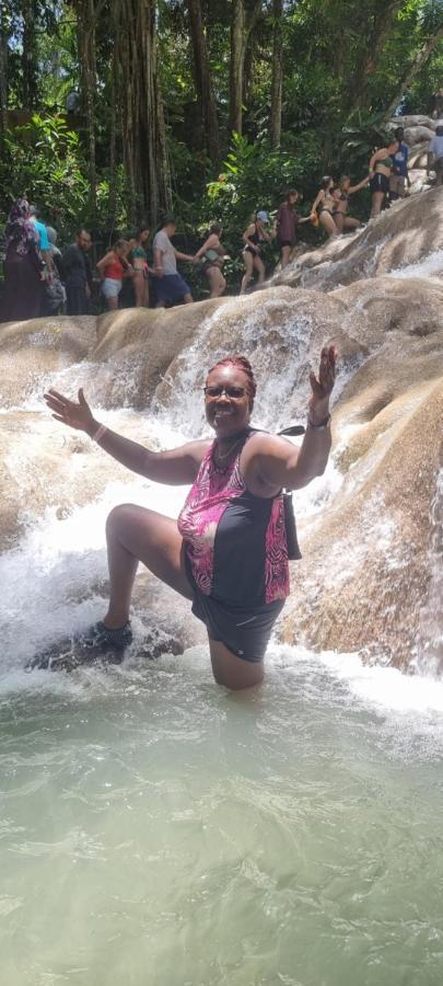 Komfort Getaway Villa At Countrymist Ocho Rios Bagian luar foto
