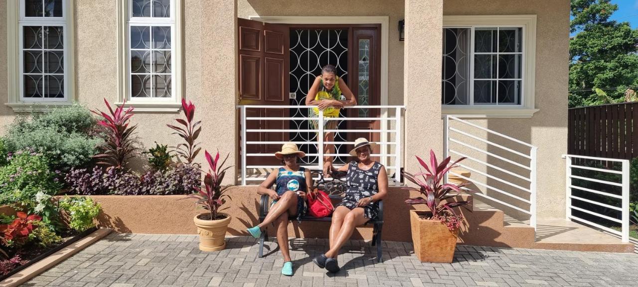 Komfort Getaway Villa At Countrymist Ocho Rios Bagian luar foto