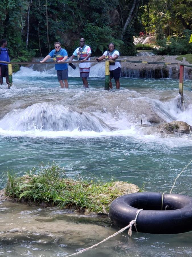Komfort Getaway Villa At Countrymist Ocho Rios Bagian luar foto